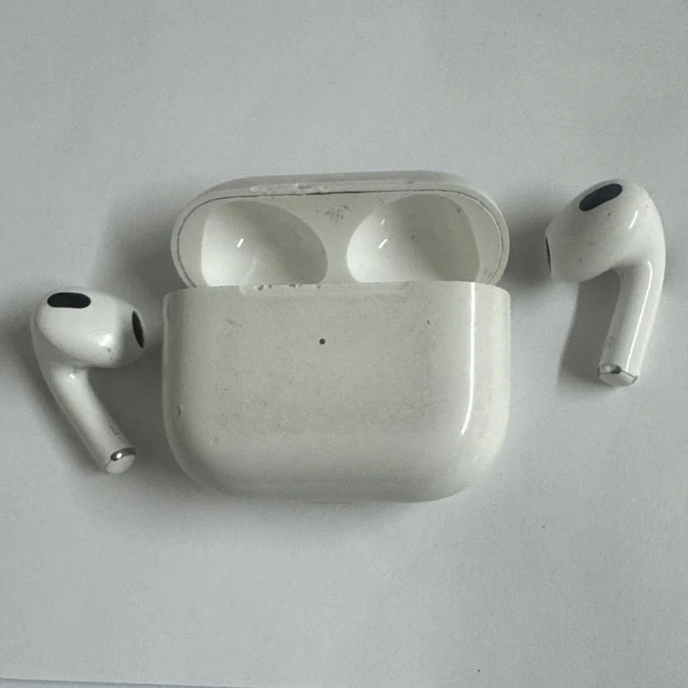 Wireless Earbuds with Charging Case - White